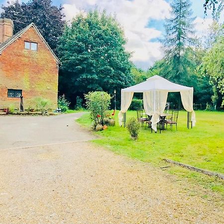 Oldlands Farmhouse Gatwick Horley Extérieur photo