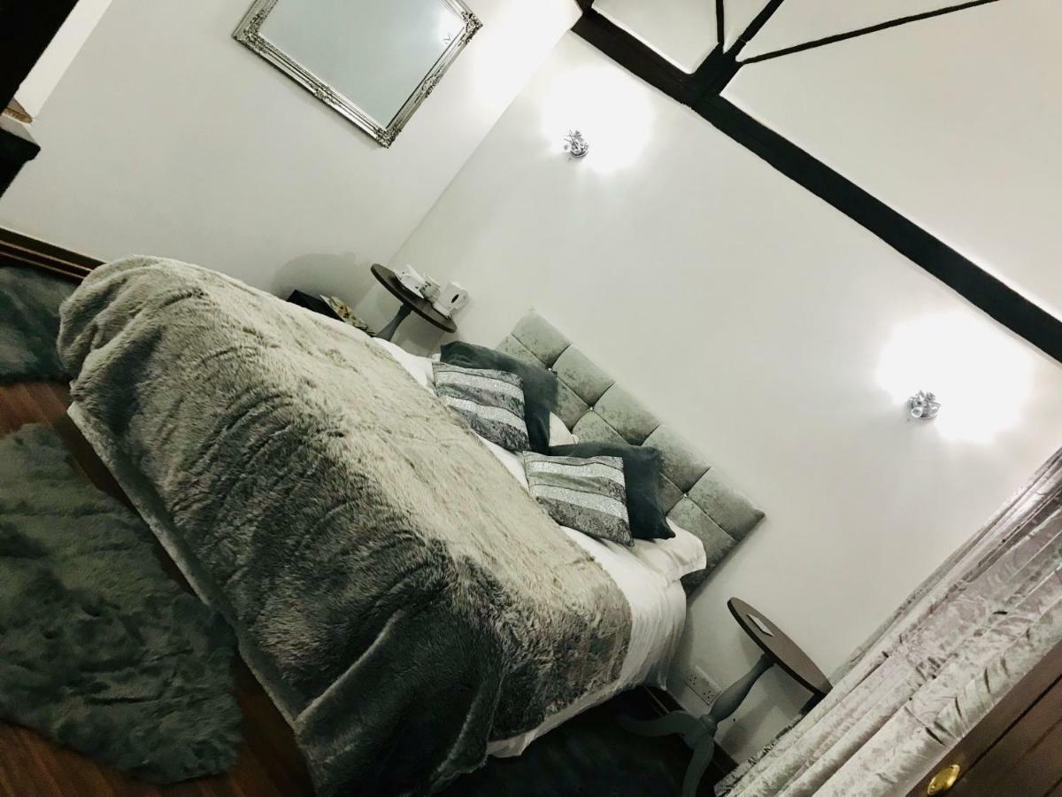 Oldlands Farmhouse Gatwick Horley Extérieur photo