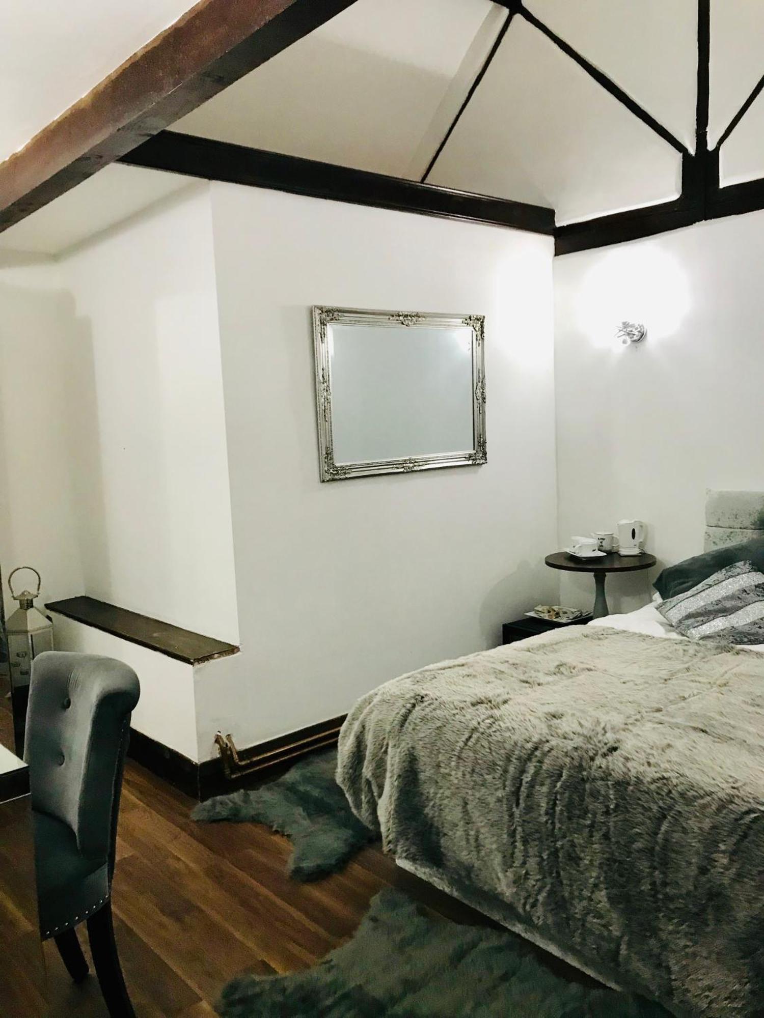 Oldlands Farmhouse Gatwick Horley Extérieur photo