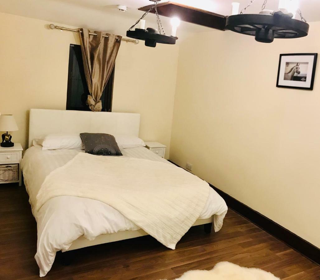 Oldlands Farmhouse Gatwick Horley Extérieur photo