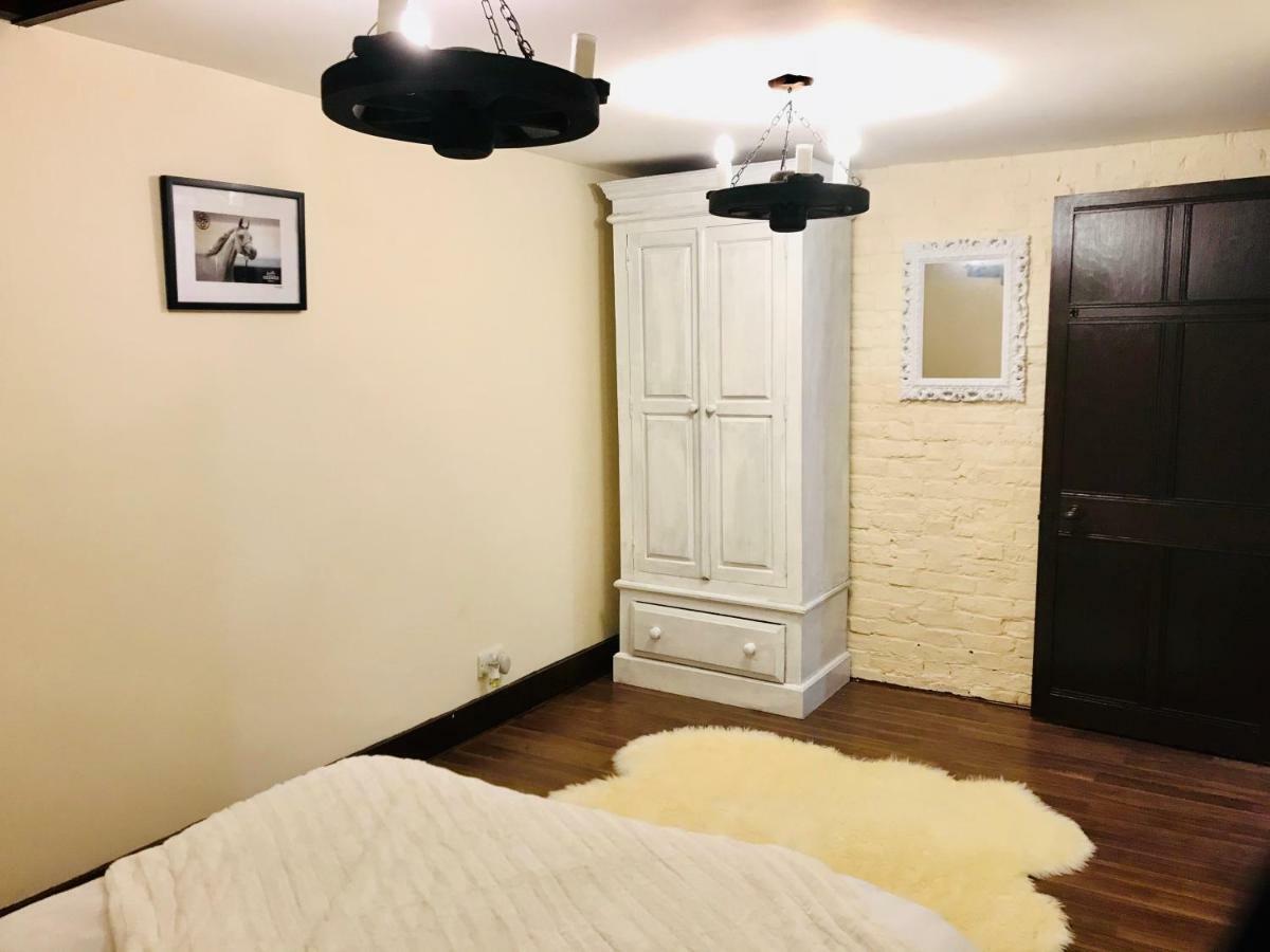 Oldlands Farmhouse Gatwick Horley Extérieur photo